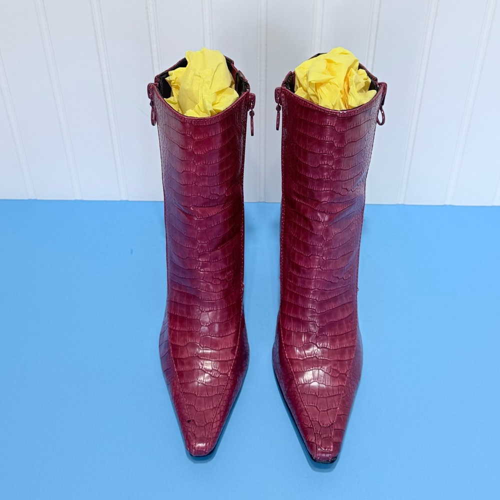 COVERGIRL Red Crocodile-Patterned Heeled bootie Size 6.5 - Picture 4 of 17